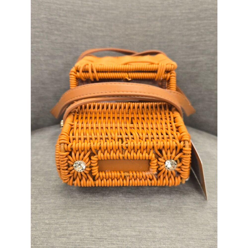 Tommy Bahama Wicker Jeep Car-Shaped Shoulder Handbag - Picture 7 of 7